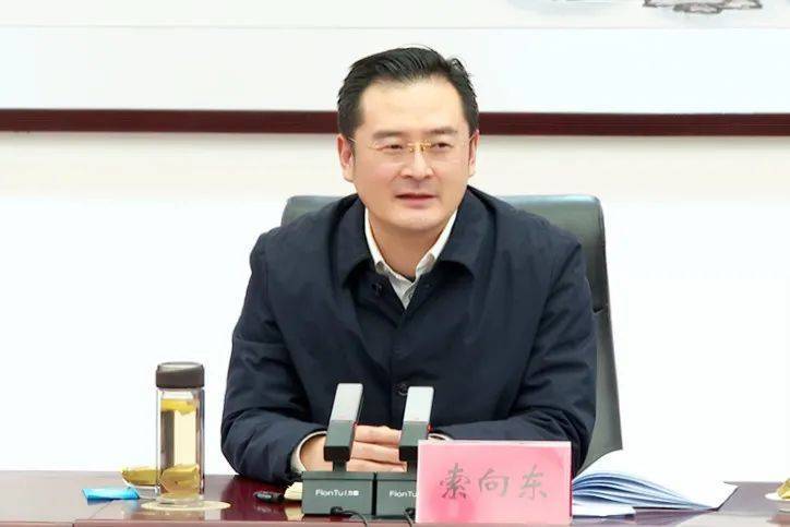 会上,索向东就我县新能源产业发展作了点评,他强调,沛县的资源禀赋