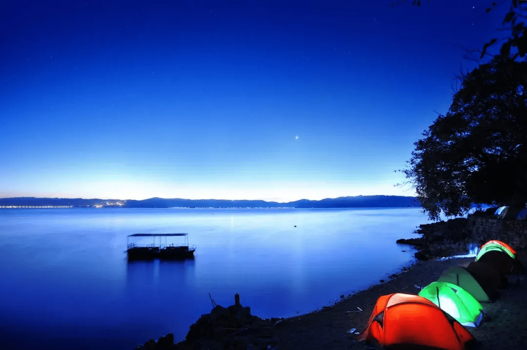 抚仙湖,2020年最流行的色彩_蓝色_湖水_天空