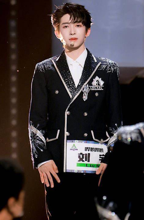 刘宇,余景天经纪公司否认丑闻,上岸和没上岸的,受到的保护不同_事情