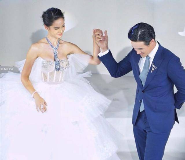 泰国女神yaya爱情事业双丰收,工作忙不停还和nadech秀恩爱_活动_明星