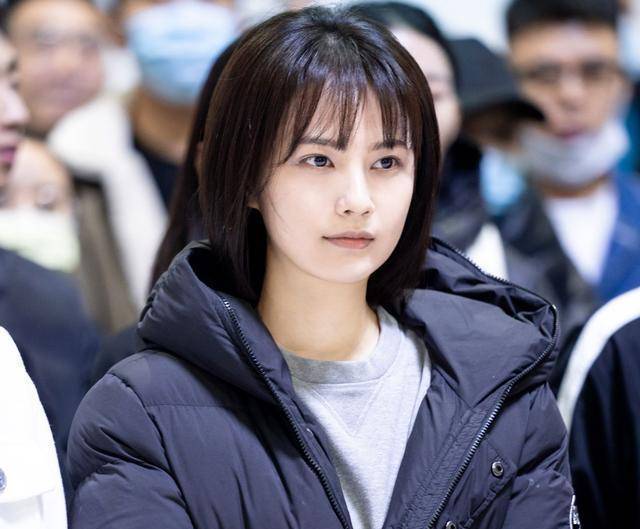 收官不久,关晓彤转身官宣新剧,阵容里还有人气爱豆_电视剧_观众_实力