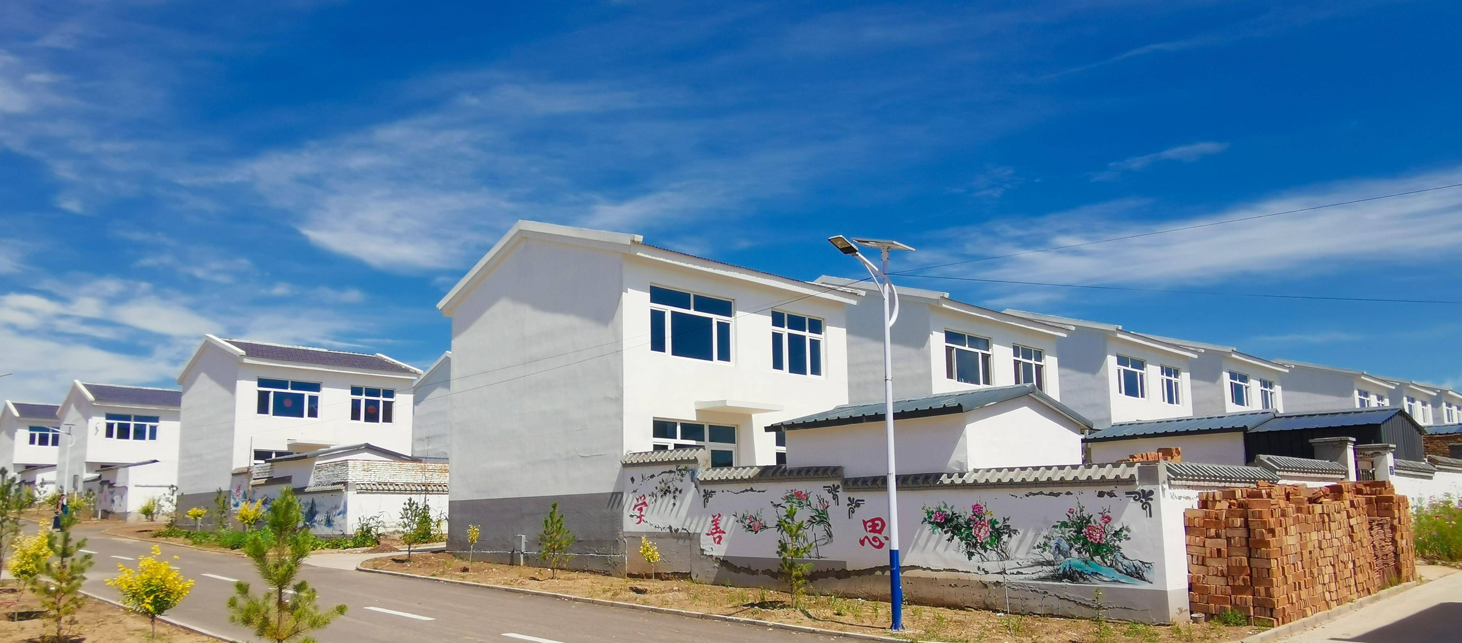 去张家口尚义县感受新建的美丽乡村_新村_草原_项目