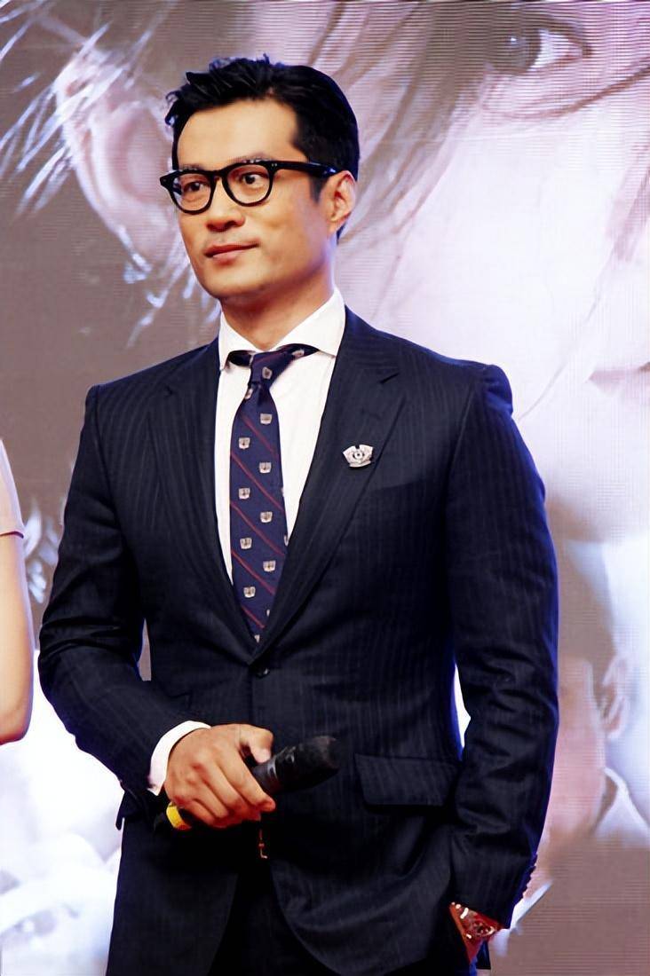 著名演员谭凯:免费当司机走上演艺路,他的孝心白发老母的眼泪_母亲