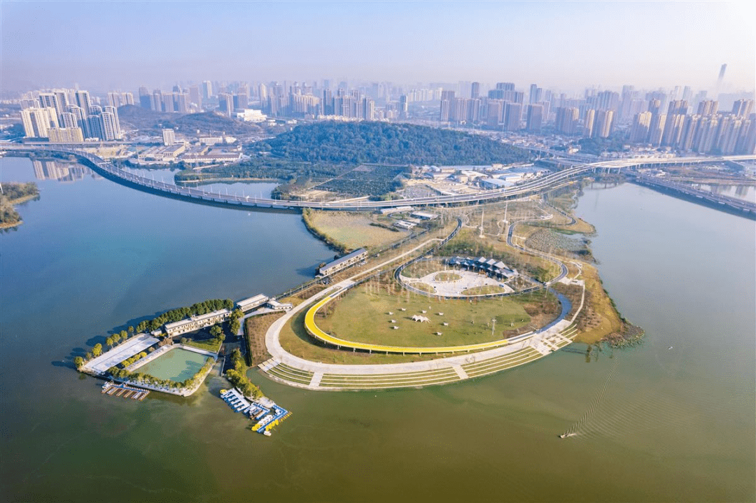 根据规划,汉阳区将以龙阳湖为中心,打造一座高标准城市综合性公园