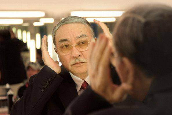 本是杜琪峰的御用男配,却曾点拨周润发上位,现场笑骂曾志伟_卢海鹏