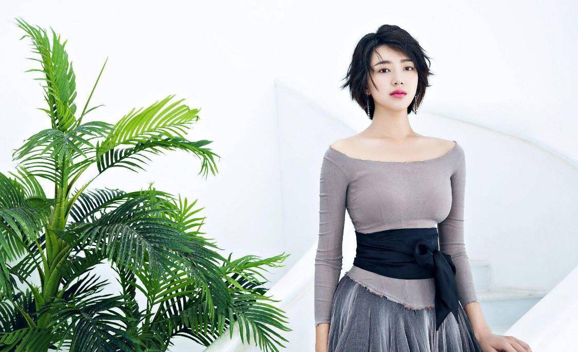 赵本山最漂亮女徒弟,因为绯闻生气离开了赵本山,现状让人感慨_孟真