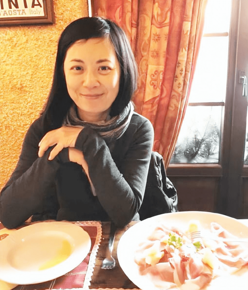 主持人姜丰:巅峰时离开央视,赴英留学生子,今52岁独自抚养子女_节目