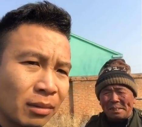 最经典的台词就是"卧槽无情""真残忍",据当地人说二哥今年已经有六十