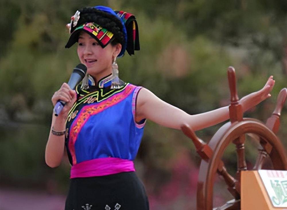 依娜_尔玛_父母