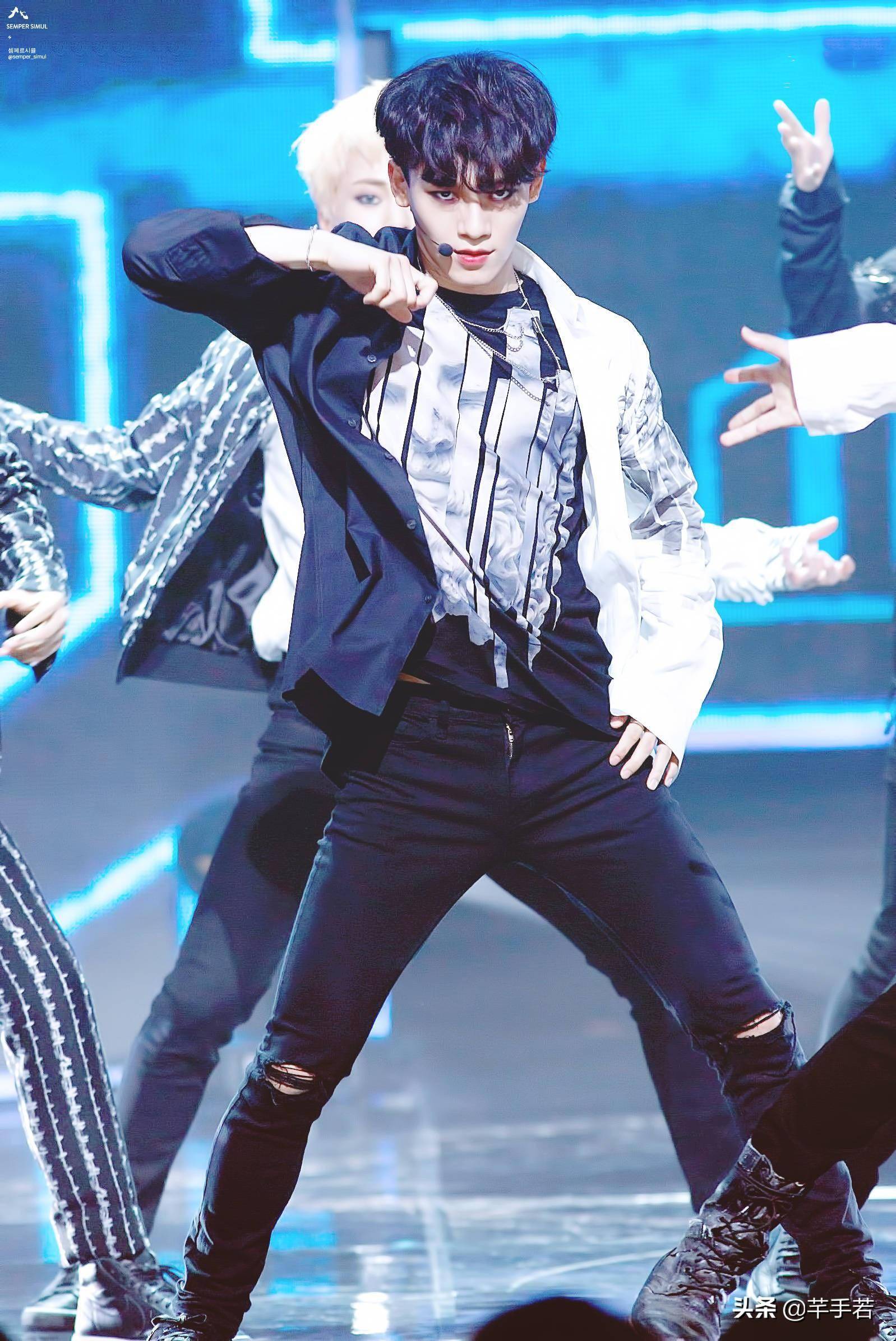 exo粉丝先是举牌抵制,随后进行"快递攻击",要求金钟大退团_韩流_做法