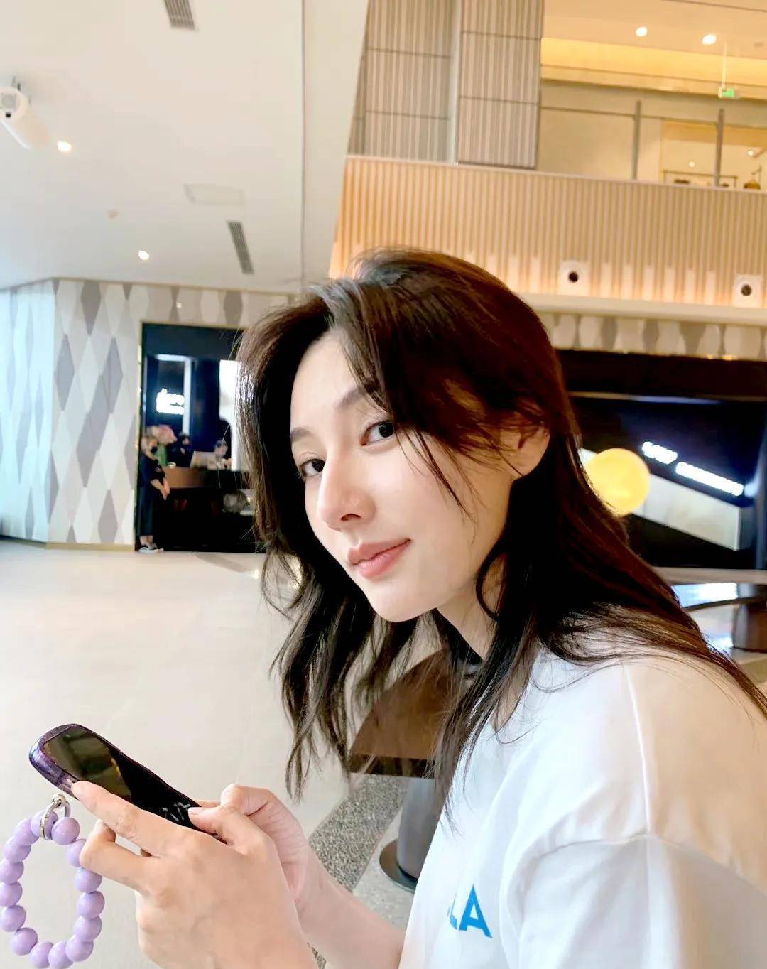 王思聪前女友陈雅婷和曾黎,于明加,殷桃参演电视剧,人气高涨_爱犬