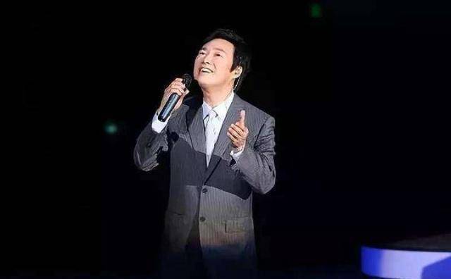 63岁歌手费玉清宣布封麦,在告别舞台结束了43年的演艺生涯!