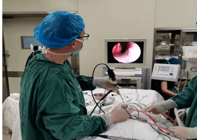 【为群众办实事】小小"火山口" 一喷半盆血_鼻腔_内镜_老人