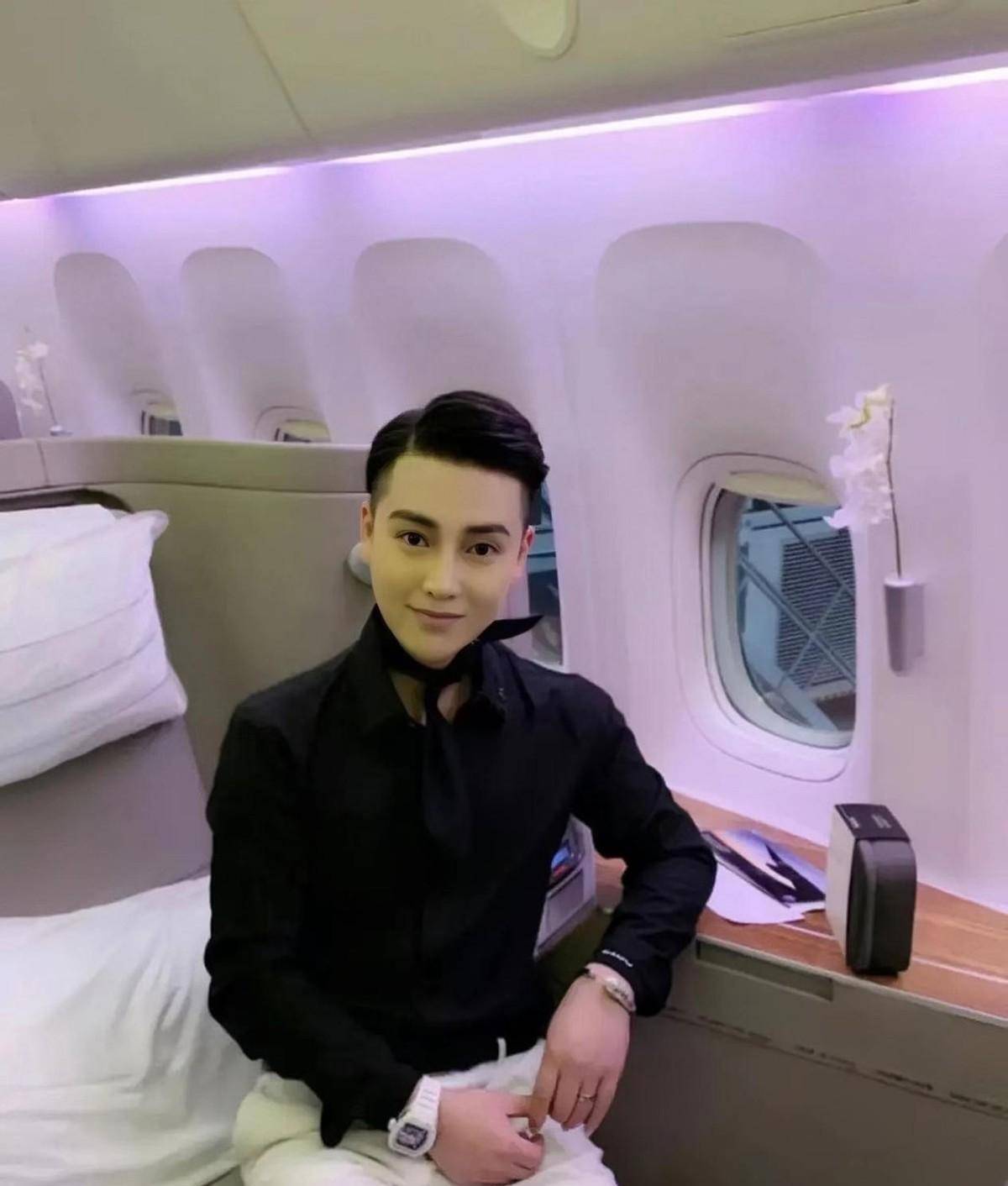 大家经常能听到柏公子讲述两人之间的故事有一段炫富