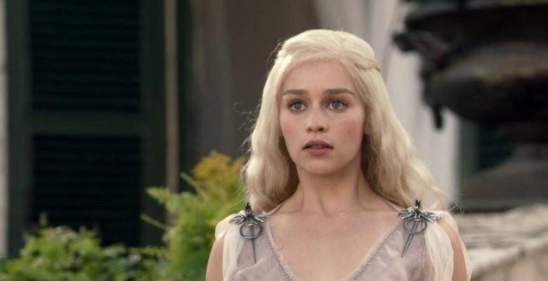 10年演一角,34岁的艾米莉亚·克拉克,10年龙妈养成