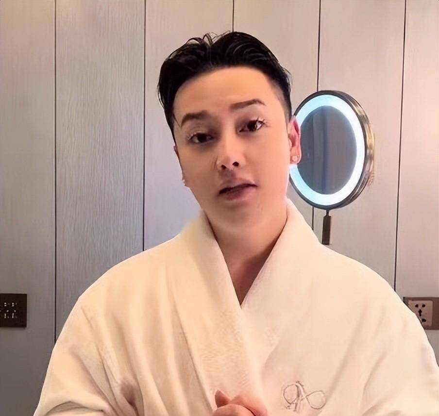 "雌雄难辨"柏公子,逛街买下110万包包,碰瓷沪上皇