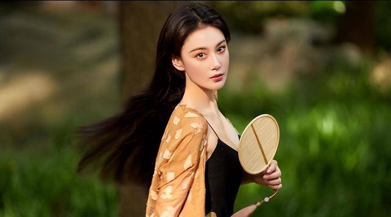 之后,张馨予在电影《大丫鬟》中与吴卓熙相识.