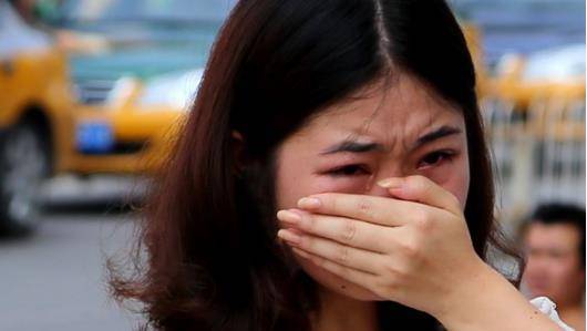 妇女带着儿子去买菜,儿子却指着乞丐叫奶奶,女人哭了_女士_婆婆_工作