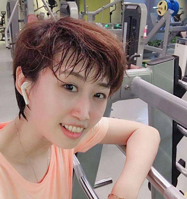 32岁郭跃身价千万,"假小子"二次发育变女神,曝与教练不合退役_国乒