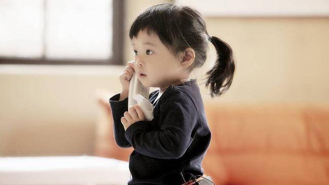 全智贤晒出妈妈照片,颜值太高,有个会打扮的妈妈会怎样?