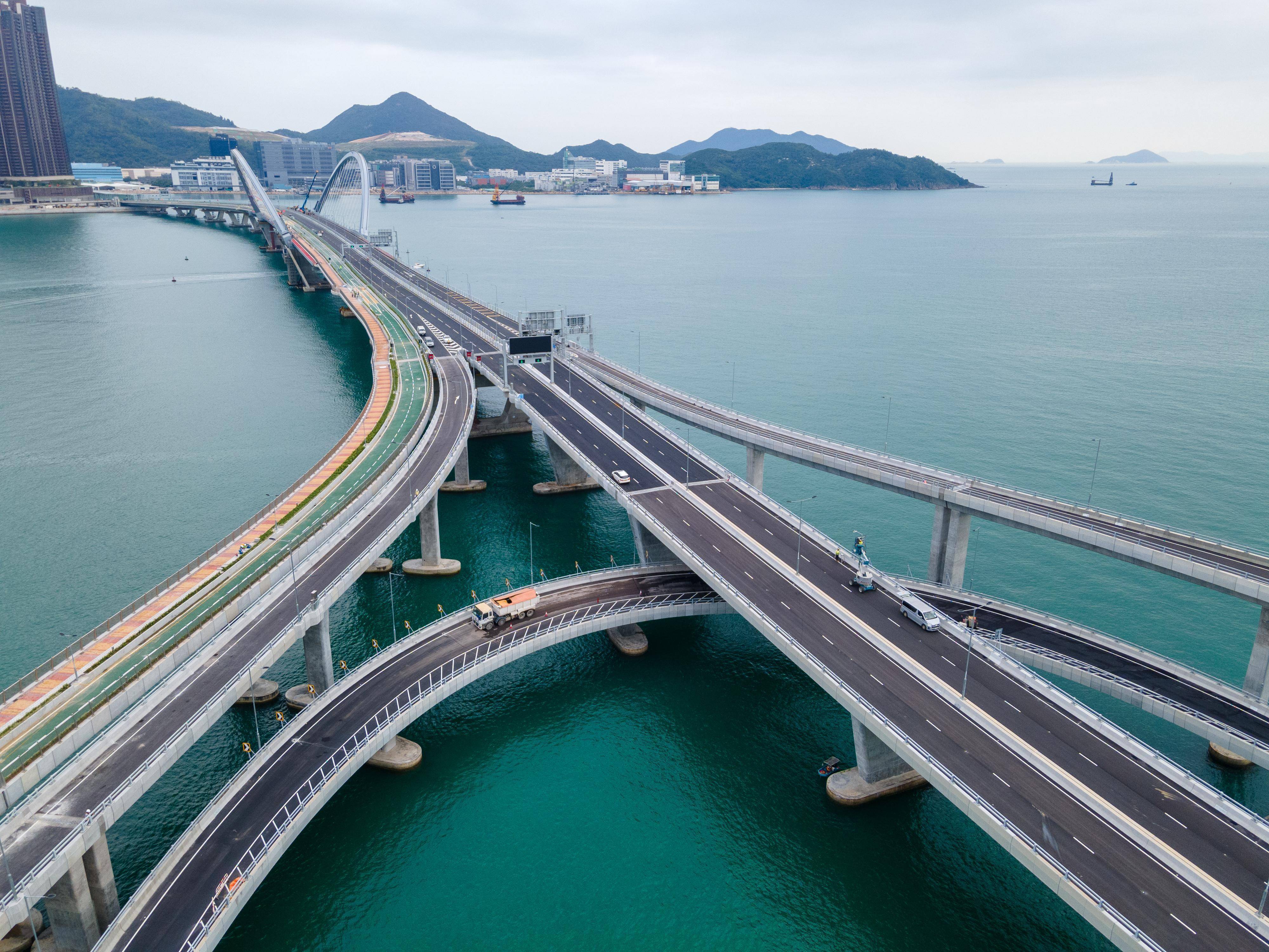 (港澳台·图文互动)香港将军澳跨湾大桥正式通车