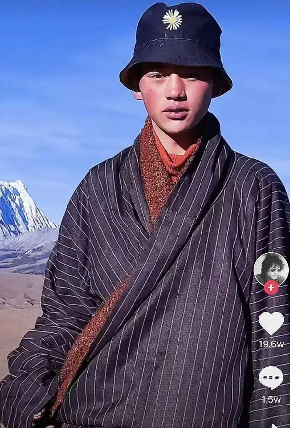 丁真,全名扎西丁真,今年20岁,一直生活在康巴藏区.1.