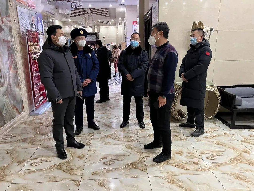 12月11日,前进区委副书记,区长徐永志深入到部分企业,社区开展消防