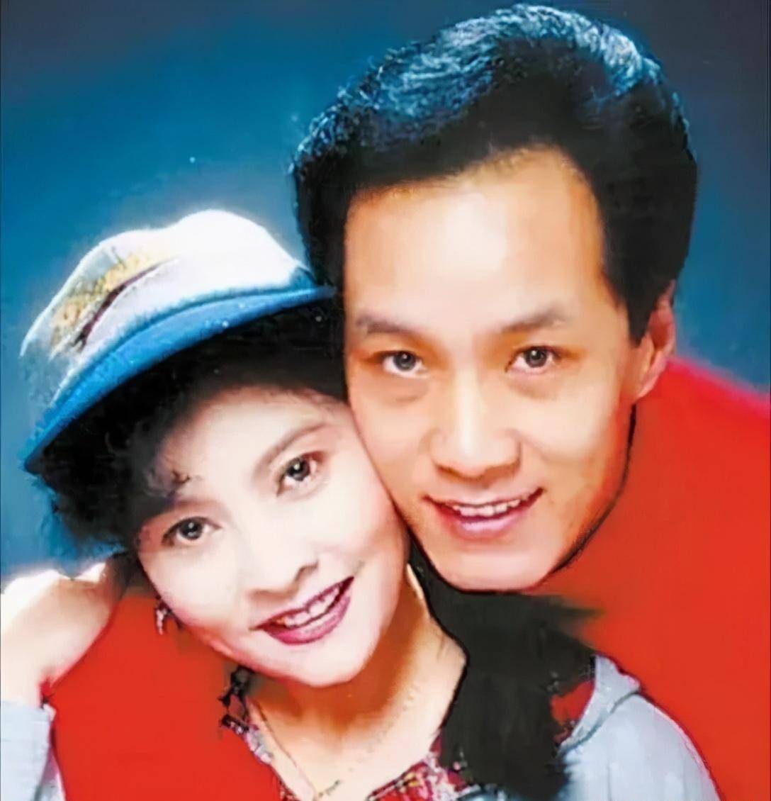 冯远征发文庆与妻子结婚27年,因"家暴男"形象成观众童年阴影_梁丹妮