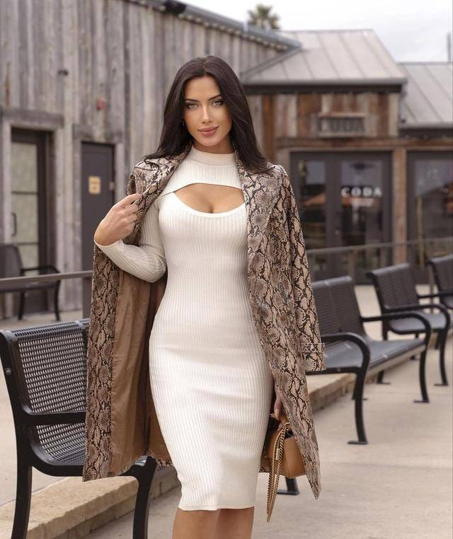 模特georginamazzeo,身材性感,火辣,时尚气质,迷人_时装秀_曲线_成为