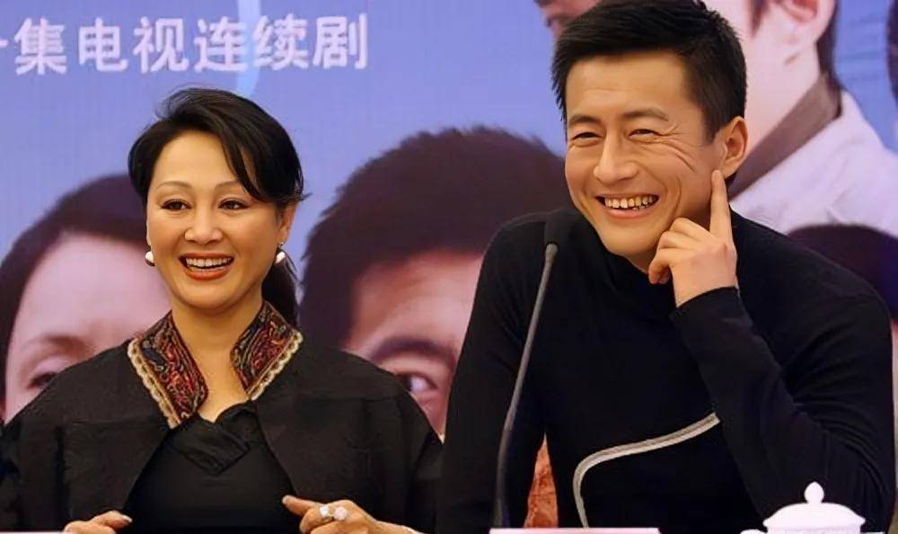 王姬:我就是演爱情戏的专家,60岁依旧光彩照人_高曙光_儿子_因为