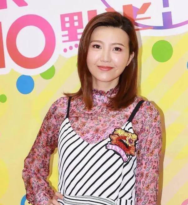 3年怀2胎,吴若希嫌2000尺豪宅小,还挺孕肚当街骂老公_何兆鸿_小时候