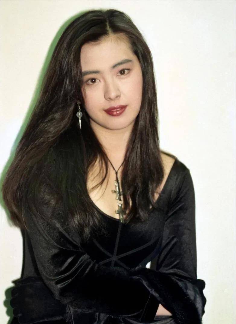 皈依佛门的王祖贤,最新照片状态仍像30 的中年美少女