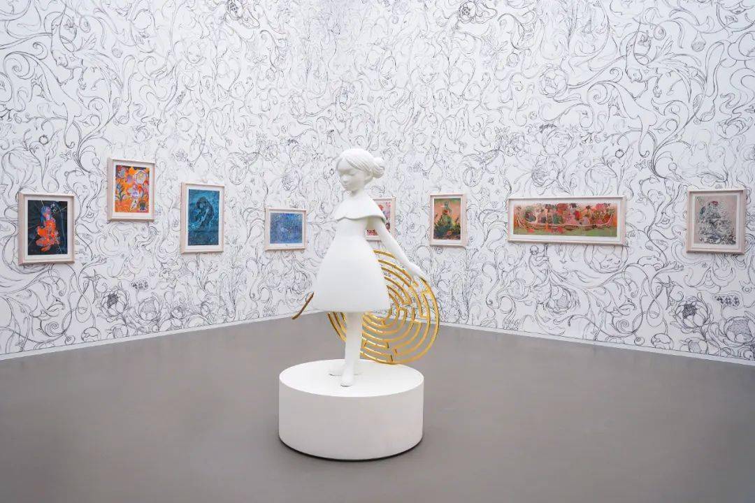 除了绘画之外,james jean也在探索数码技术,雕塑等形式的创作,并且