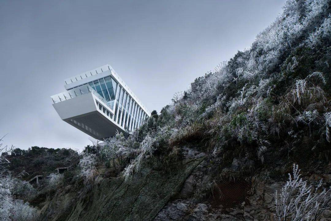 "云海天舟":崖壁上悬挑34米观景台