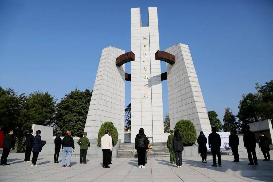"勿忘国耻 圆梦中华"国家公祭日活动在市烈士陵园举行_茂名_历史_同胞