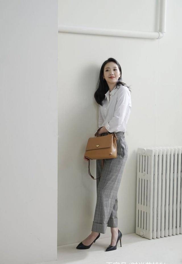 金高银出席活动也穿得如此低调,西装牛仔裤舒适简单,气质满分!