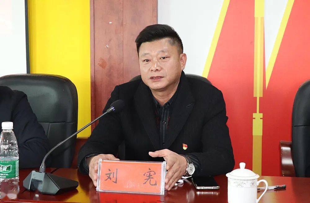 浏阳经开区企业党委专职副书记陈飞雪讲话村企共建签约仪式出席活动的