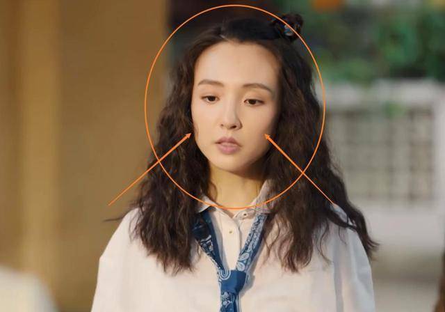 在《8090》中,吴倩饰演的叶小妹,就被网友说不像少女,产生了不少争议.