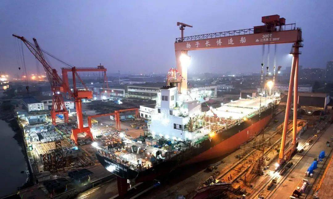 扬子江为海丰国际建造的1800teu集装箱船"sitc xiande"交付离厂_造船