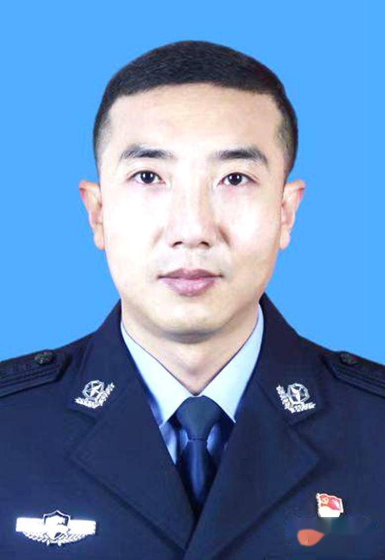 记张家川县公安局交警大队城区中队中队长巨建军_工作_执法_交通