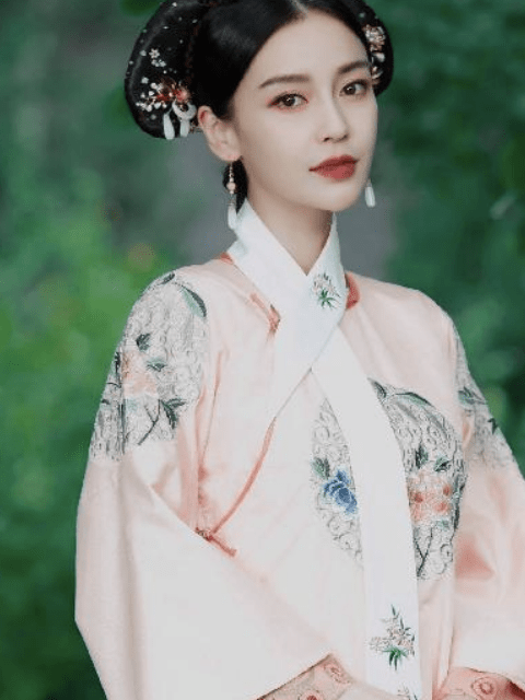 杨颖自爆最想演清宫剧,看到定妆照后,粉丝:导演赶紧安排上_作为一个