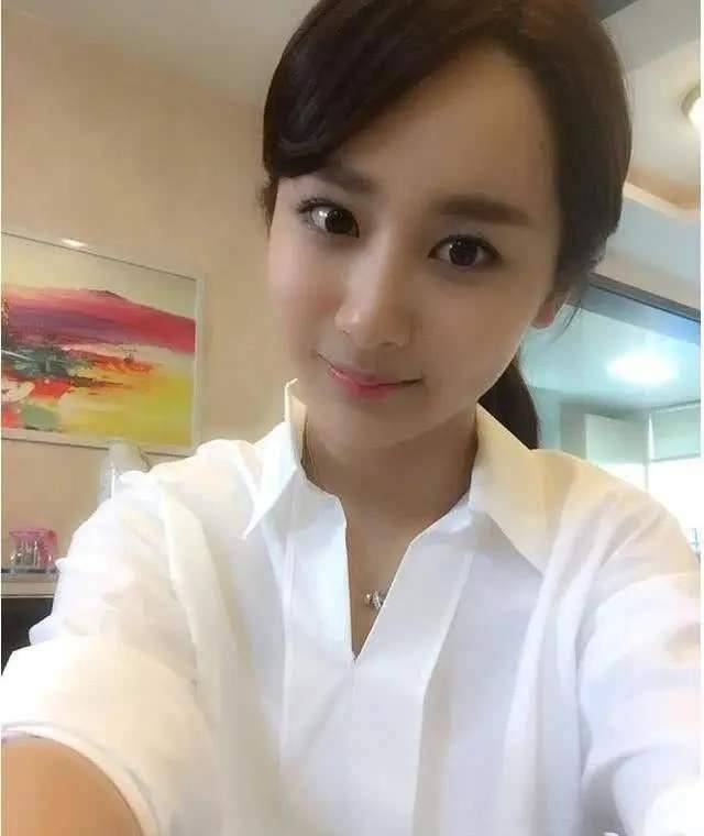 10岁就演戏的杨紫豪宅,复古雍容中透着简约感,与爸爸有爱互动_进行