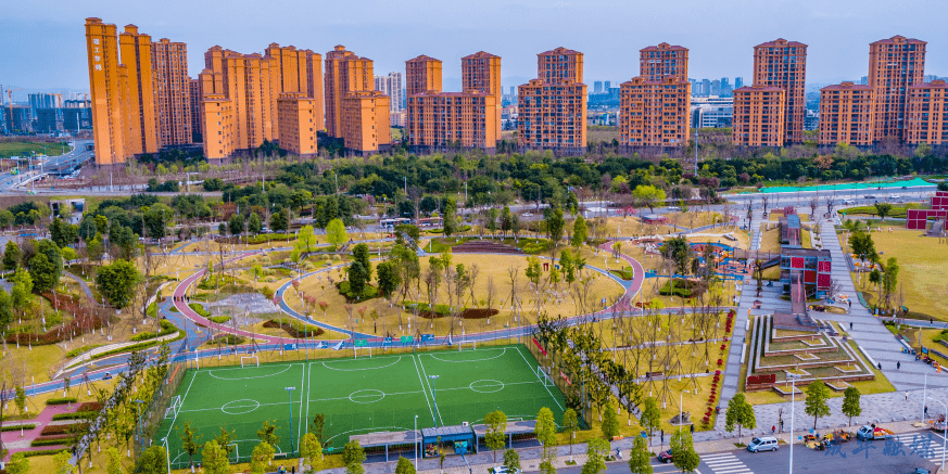 圣灯公园03杉板桥公园是成都首个海绵型理念打造的城市公园,采取水