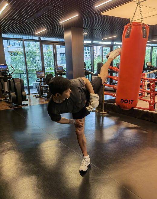 陆毅:年纪大了看重健康,46岁生日当天一头扎进健身房用运动庆生_鲍蕾