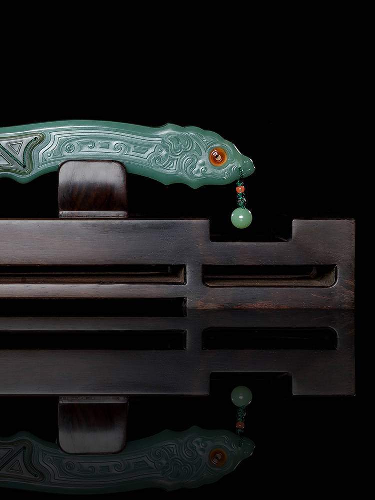 碧玉青玉 碧龙偃月刀 苏工大师亲工 典藏精品_刀尖_红玛瑙_玉雕