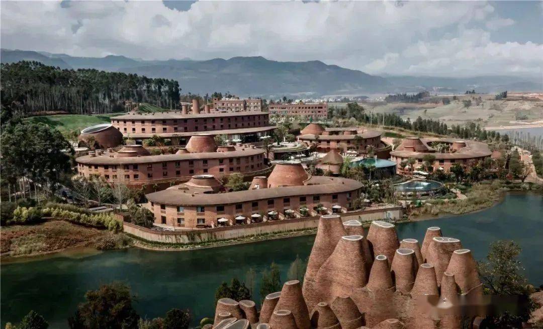 "彩云之上有未来,人生难得东风韵"--云南小众秘境,弥勒东风韵_艺术