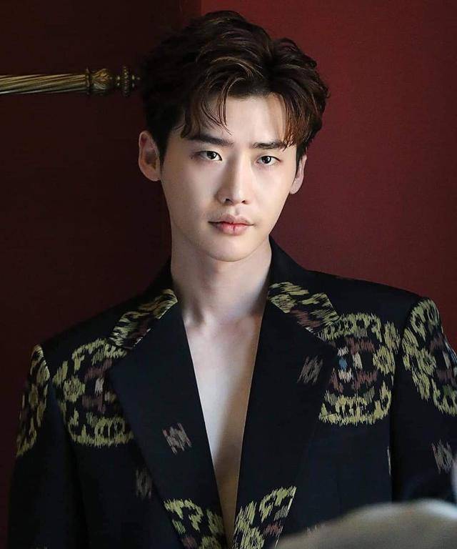 李钟硕为演戏放弃出道机会,今成影帝住三千万豪宅_因为_实力_爆炸