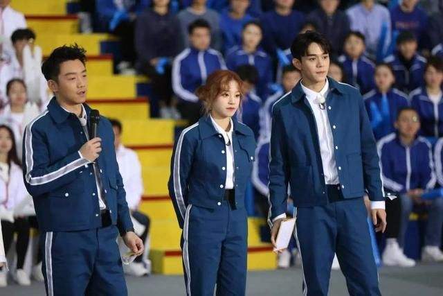 宋雨琦见sj厉旭秒变迷妹,粉丝在线送小卡,2分钟得到本尊回应_模样