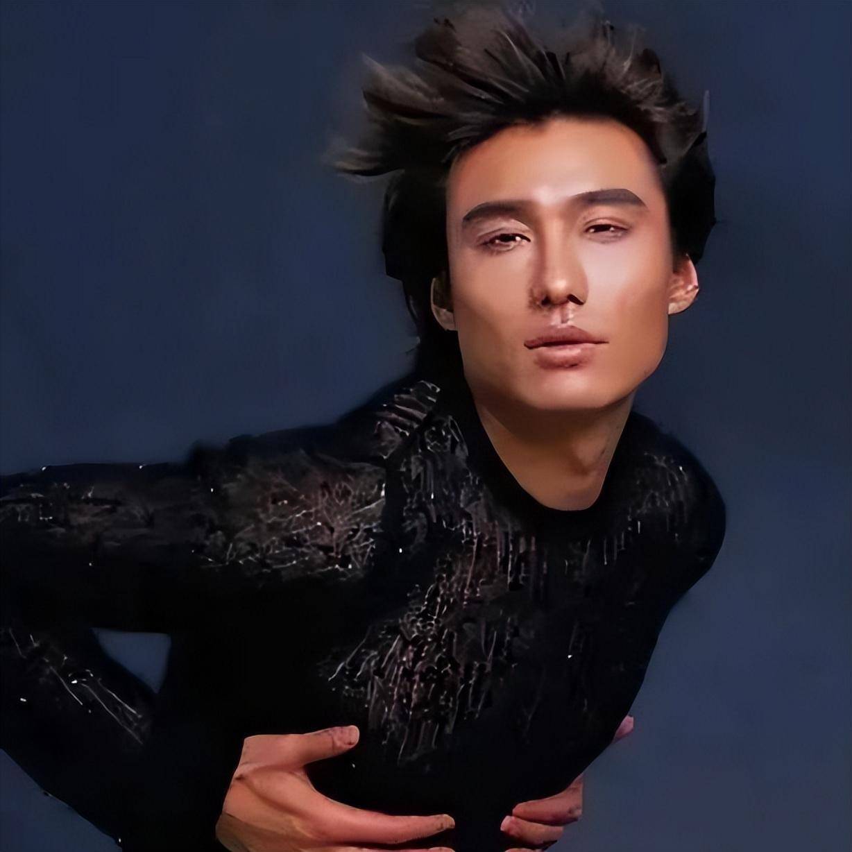 胡兵表现力"骚里骚气",没有男人样,让外界无法接受,直呼道"辣眼睛和娘