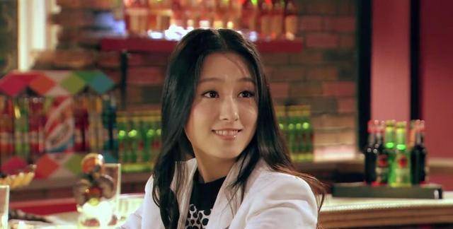 说起艾佳妮,她饰演过20年的热播电视剧《三十而已》中的yoyo.